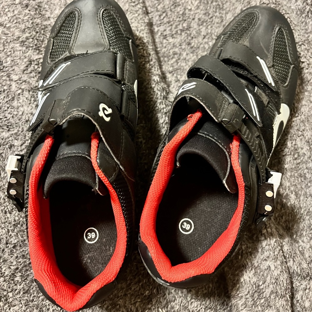 Peloton Womens 7.5/39